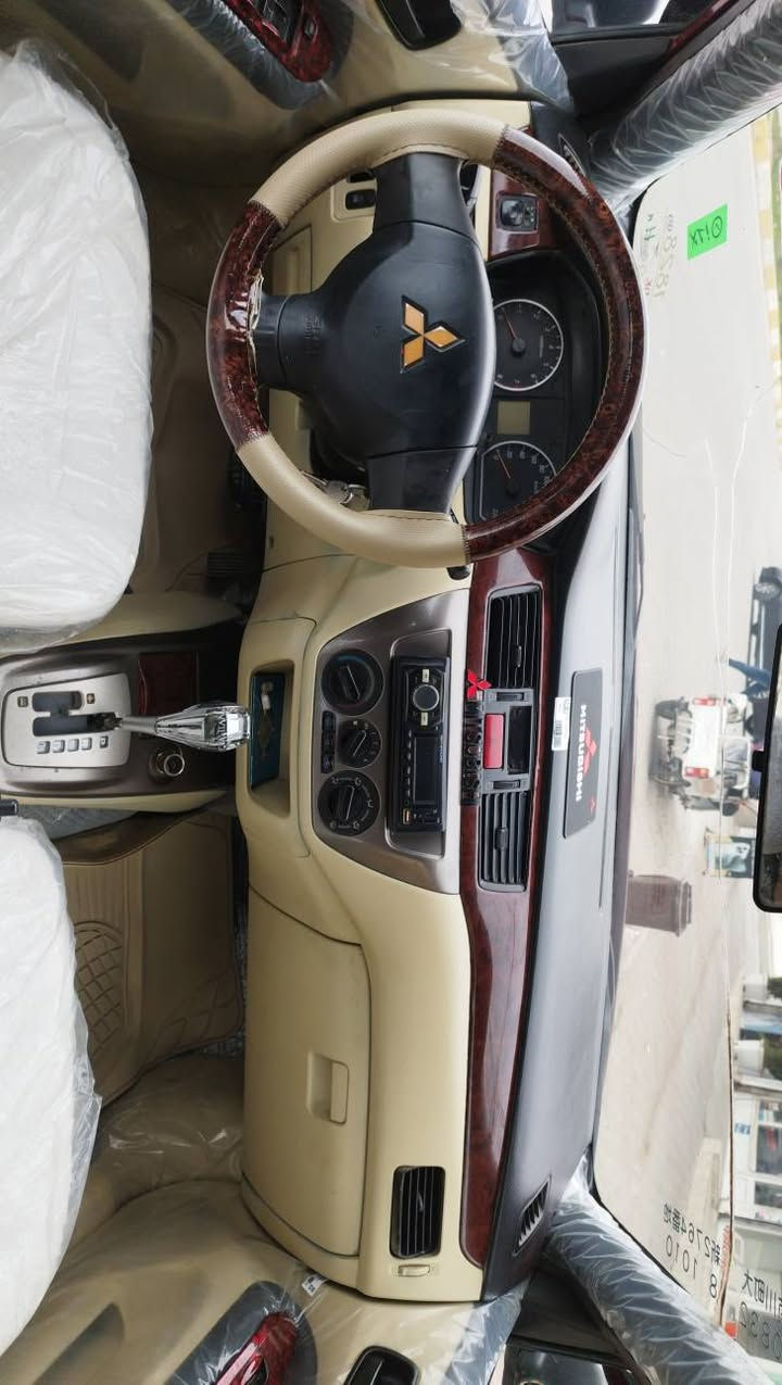 لانسەر فول سپۆرت بۆ فرۆشتن
ناوزەرد  مەکینەگەورەیە گێڕ توماتیکەو دەبڵ گێڕە
ئاوێنەکارەبای
تەبرید ساردو گەرم لەسەر سویچ
قفڵ مەرکەزی 
سەنەوی پلاستی ئەصڵی لەگەڵدایە بەشەرتی حاسیبەو ئەولیات بەشەرتی ئەوەی هەمو کوردوستانی پێ بگەڕێی
گێڕ و مەکینە و کارەبای بەشەرت
تونو تۆڵی بەشەرت تازە پێشیم کامل گۆڕیوە
سەیارەگە پێشو دواوەێ لێدانی پێوە نیە
کامل بۆیاغە لەسەر کاڵبونەوە بۆیاغ کراوە
بەشەرتی هەمو شتێک ئەی فرۆشم
شوێن سلێمانی
بۆزانیاری زیاتر 
***********
*********** شربازهير, السليمانية
