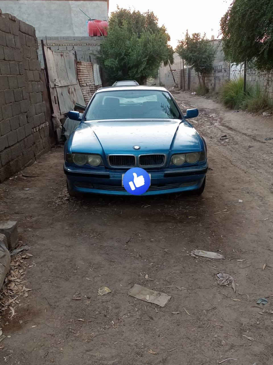 السلام عليكم من رخصة مدير الكروب المحترم سياره بي ام خفاش موديل 95 اصل محرك730 السيارة محوره فيفتي شباب السياره لون نيلي بس امسجل ازرق غير محدد السيارة رقم بغداد موازي السيارة عوزه تعمير بسيط مكان السيارة واسط الكوت للعلم السيارة شغاله تمام 
السعر 28 وبيه مجال بسيط الاتصال على الرقم التالي ***********
