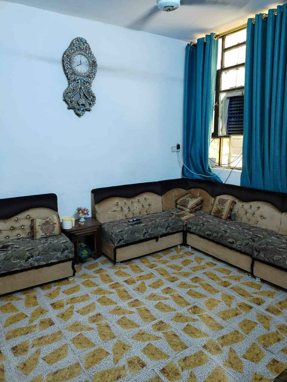 🏠 مشتمل75 واقع حال 83  للبيع مدخلين عالي عشارع بناء حديث 
📍 مسقط شارع شركه
 السعر💵 40 بي مجال الشراي
الاستفسار الاتصال 📞 ***********
