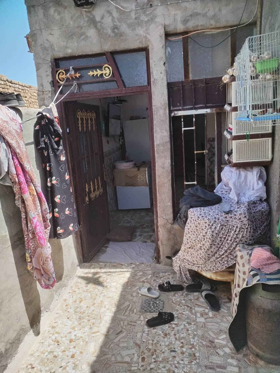 بيت للبيع مساحه 60 متر حي الرحمه بدايه شارع الكيات قرب اسواق الرماحي غرفه وصاله ومطبخ وصحيات مشتركه وساحه بيت زغيره سعره 23 مليون ***********

