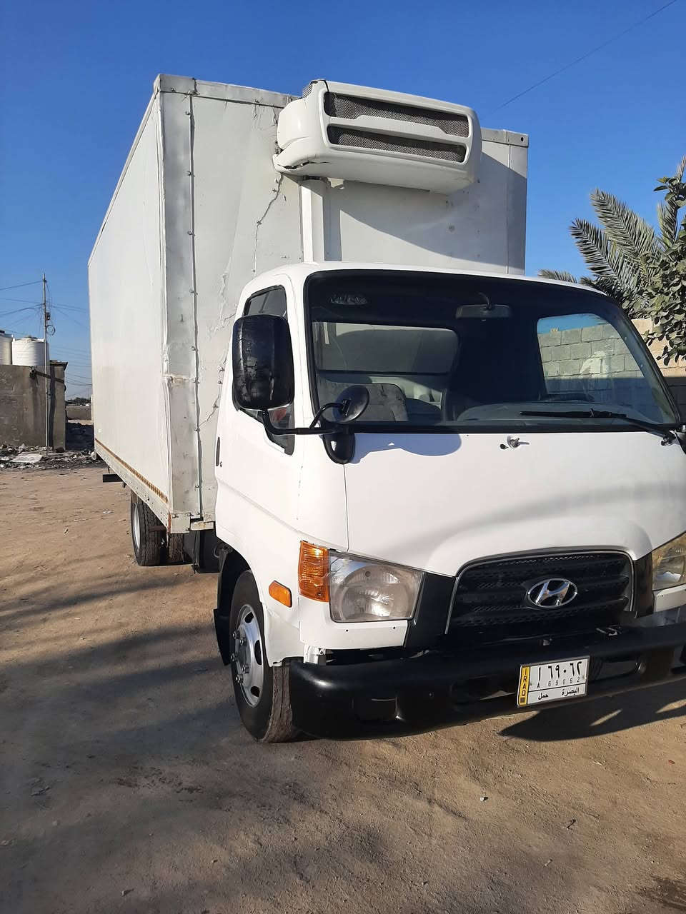 هونداي براد موديل 2012، سنويه مامنتهيه طول البراد 6 متر قماره جديدة، قماره مصبوغه لان جبناها غير لون محرك كنتر بيه قليل كلش قليل بخار راعيها موجود يريد تحويل رقم بصره السعر 110 وبيها مجال عنوان البصره ***********
