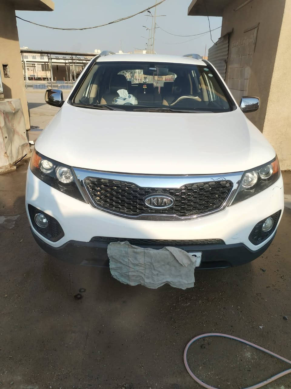 السلام عليكم
سياره سورنتو  2011 اللون ابيض السياره مكفوله عده بارد بالباب الي خلف السايق رقمها شمالي سليمانيه سنويتها ل 2030 باسمي شرط التحويل ومال جناي اربعه سلندر مكينه 2400 سبعه راكب السياره ما تتفوت
السعر  145 وبيها مجال 
المكان ديالى بعقوبه 

*********** واتساب
