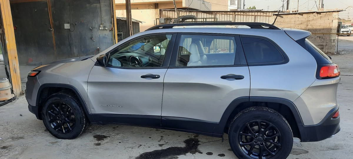 سلام عليكم
من رخصة الادمن
للبيع سياره جيب شيروكي بزون موديل ٢٠١٧ رقم بغداد جديد 
كير محرك مكفول ٢٤٠٠ اربعه سلندر  تبريد ثلج داخل جلد سايد بريك بصمه السياره بيه صبغ صفحه عكس السائق سياره جاهزه مناقصها شي  مكان السياره بغداد الدوره
السعر.. ١٠٨
للأتصال ***********
