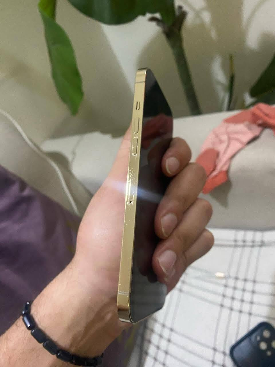 iPhone 12 Pro Max 
أيفون12برو ماكس جهاز نضيف جديد مبدل شاشه صليه 
ذاكره 256 بطاريه 77سعر ٢٧٠
***********
