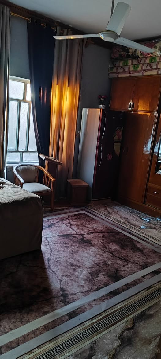 بيت طابقين 200م للبيع فقط مكاتبة في أبي غرق حي البتول بالقرب من حسينية ام البنين يبعد عن شارع حلة،كربلاء حوالي 50م موقع مميز..البناء نظيف جداً كهرباء وماء بصورة رسمية..فيه معاملة تطويب عند الدولة مستقبلاً..يتكون من:-
غرفتين نوم،مطبخ حار وبارد،صالة، استقبال،صحيات داخلية وخارجية.. للاستفسار الاتصال على الارقام التاليه:-
***********
***********..واتس ٱب
