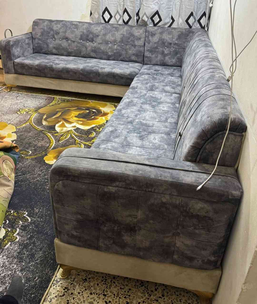 السلام ؏ـليڪـُم للبيع تخم ديوان 10 مقاعد نضيف مابي اي عيب سعره 300 وبي مجال قليل مكاني الشعله حي الجوادين للاستفسار ‭0787 615 3927‬ بي واتساب
