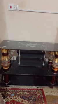 ميز بلازمه نضيف ومعرض كدامكم يلمع لمع. سعرهن 200 وبيهن مجال بسيط تواصل...