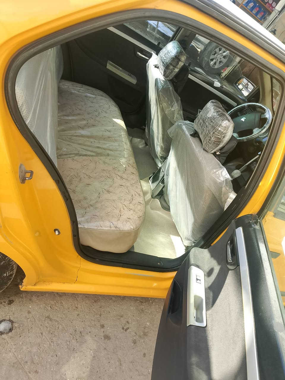 السلام عليكم سمند 17للبيع
بيها صبغ ب جاملغ الخلفي شويه  كير مكينه مكفول 
تدفئه تبريد ثلج 
لايت زنون 
شاشه اندرويد 
تخم تاير جديد 
باتري جديد 
سياره جاهزة 
بسمي سنويه لل٢٧ شرط التحويل 
السعر. #55
عنواني بغداد البلديات غير موتوفر خاص 
اتصل وتدلل ***********
