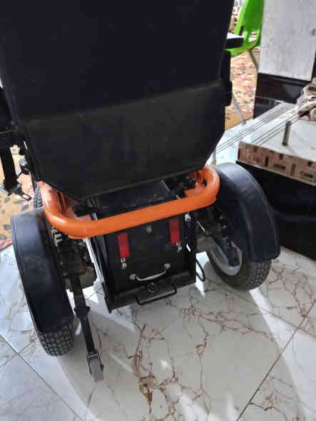 السلام عليكم كرسي متحرك للبيع كارتون سعر خاص ***********واتساب
