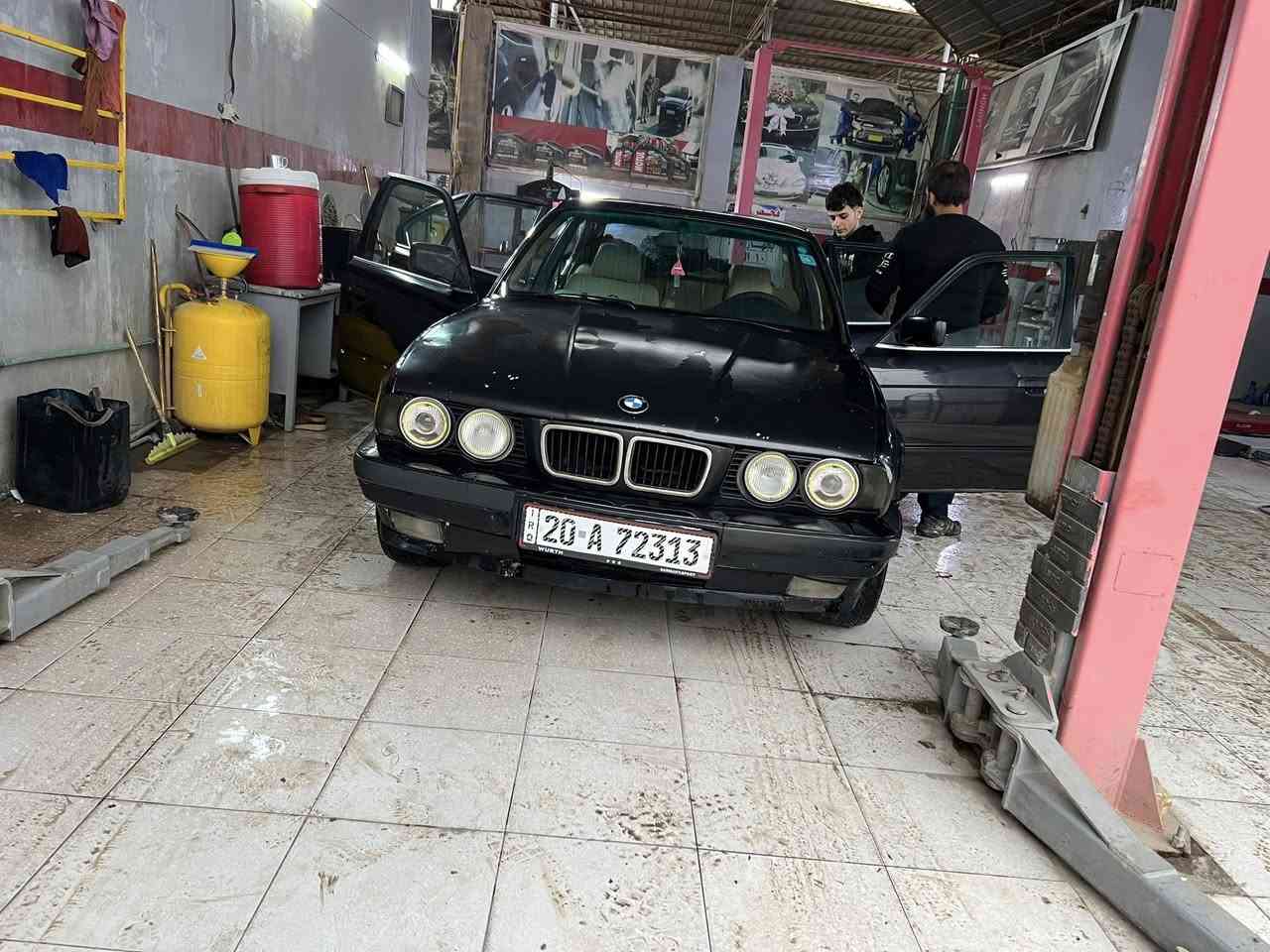 بي ام 520. 1991 بلادي
رقم ديالى الانكليزي الجديد باسمي السنوية ل 2030 السيارة كلها بلادية بدون لا حادث ولا وصبغ 
مسكر عدل 
ولا قطرة خياس لا من جوة ولا برا 
غرفة جديدة كاملة 
بطاين لوك 
كهربائيات كلة شغال
تبريد شغال 
عليها اكسل قفل مال ساحات مال استعراض 
گير عادي 
نقوصاتها بسيطة كلش 
ديالى بعقوبة 
*********** 
45 بيها مجال بسيط
