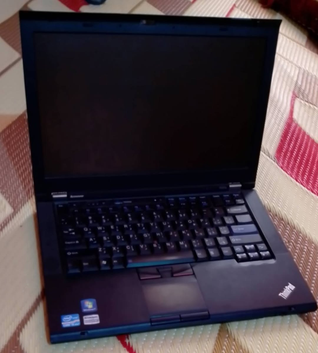 💻 حاسبة لينوفو T420 للبيع💻
مواصفات:
ذاكرة 620gb 
رام 8
معالج كور i5
نظام ويندوز 7 مفعل
ملحقات كاملة (شاحنة + ماوس)
نضافة 95%
مكفولة من أي خلل عدا البطارية شوية مستهلكة(ما مأثرة على الأداء)
السعر 110 وبي مجال للشراي 
للتواصل ***********
