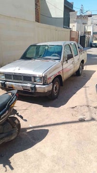 نيسان بيك أب • محرك نضيف • تحويل ملكية