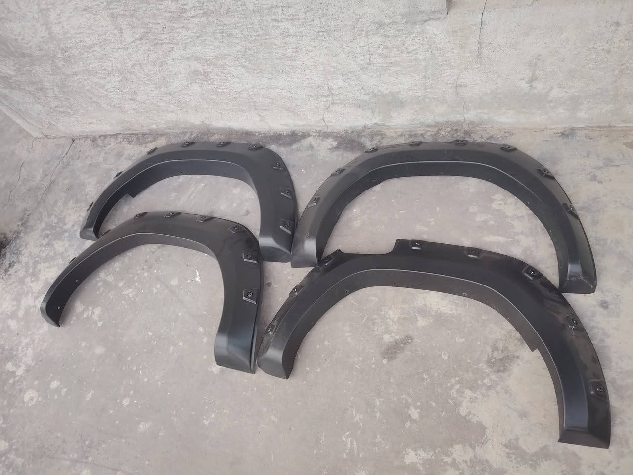 إطار جاملق هايلوكس للبيع سعر 200وبيهن مجال للصال ***********
