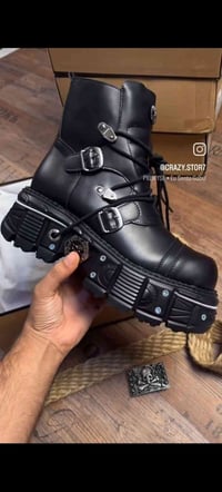 حذاء • مقاس ٣٨ • ماركة