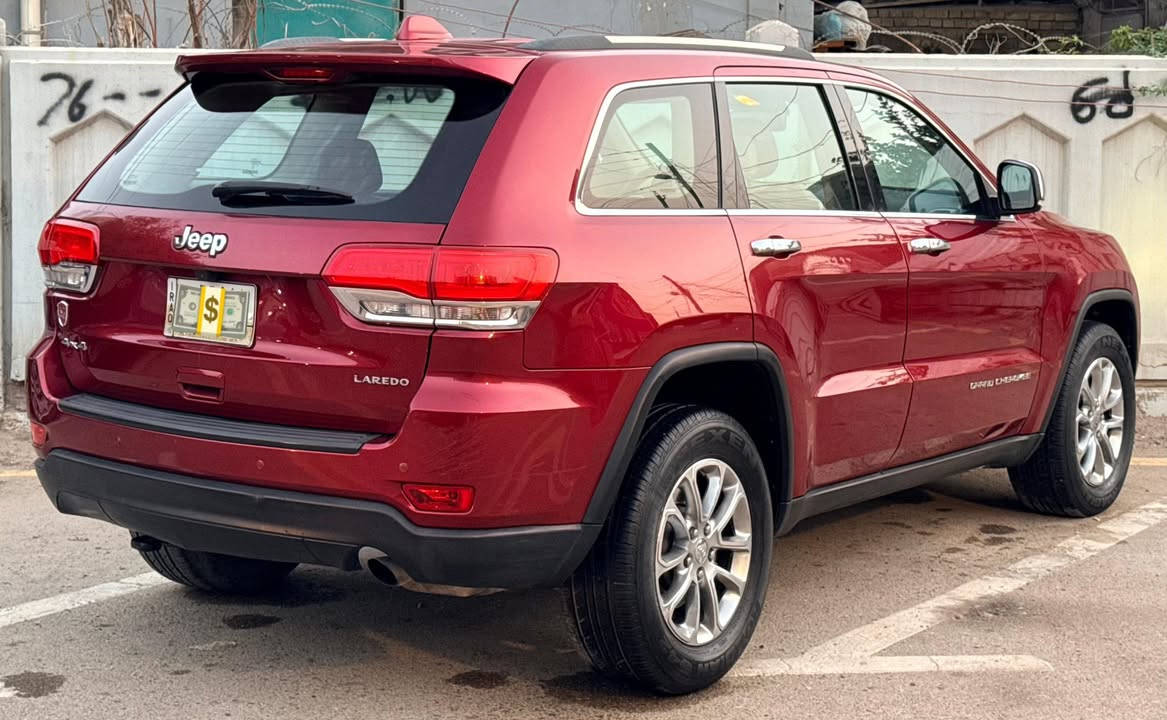 السلام عليكم ،
جيب كراند شيروكي 2014 خليجي 
( المرغوب )
(وكالة ليث العبيدي) ماشيه ( mi 112)
رقم بغداد / تحويل مباشر 
فئه الاريدو ، 
فتحه سقف 
محرك 6 سلندر 3600
كير طياره 
مري شفط وأشاره 
بصمه تشغيل وأبواب
تشغيل عن بعد
ماوس 5 وضعيات للقياده
فور ويل 
نضام اقتصاد الوقود eco
نضام sport
شفتات ستيرن
داخل قرميدي وبيجي 
مقاعد كهرباء 
تبريد قطعتين 
بچم LED زنون 
هوكات أماميه
وباقي المواصفات معروفه ،
للعلم ، السياره كفاله من الصبغ والتبديل ، 
بيها بارد جدا بسيط ميبين بس بالسونار ،
...... ...... ...... ...... ....... ......   ..........
أخوان السياره كامله ولكمال لله 
كير / محرك / كهربائيات / تبريد / خير من الله 
الحداده أمامي خلفي جديد + تخم تاير نكسن ،
..... ..... ........ ....... ........ ....... ....... ........
مكان السياره بغداد / العامريه ،
السعر . ( 210 ) ورقه وبيها مجال انشالله 
وماعتقد اكو اختها بهالسعر ، بلعافيه ع الياخذها
للأستفسار ، ( *********** )
