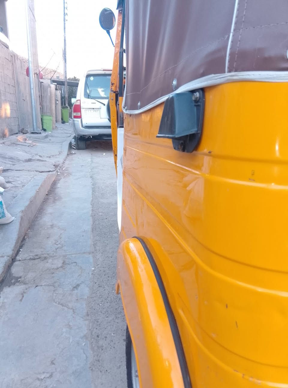 سلام عليكم تكتك 19 رقم وسنويه مكفوله من صبغ والمعجون تكتك جديده تراي زيرو مكان كماليه تصال *********** سعر 6 وبيه مجال قليل
