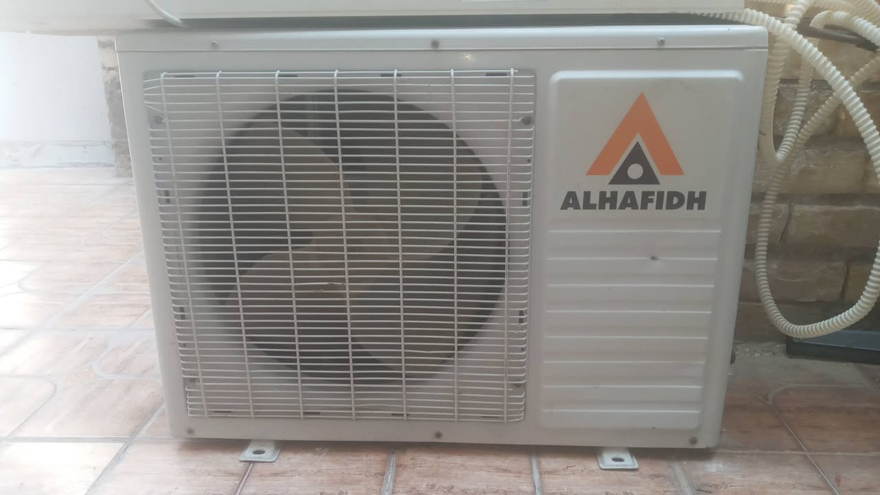 سبلت طنين نوع الحافظ شغال يفصل مرات بالصيف الحار جدا كامل مع ملحقاته مشدود حاليا السعر 175 الف بغداد الحسينية بالبدايه ***********
