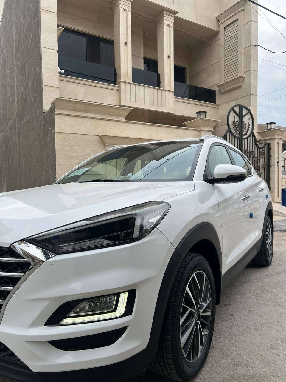 ضمان شركة ( الكاصد )
موديل ٢٠٢٠

فوووول مواصفات ١/١ عدا البانوراما فقط

⬅️حتى نظام تشغيل عن بعد  قليل بتوكسان موجوده بيه بلادية

ومعروفه الكاصد كلشي بلادي ماكو اي عمل بيه كلشي بيه بلادي
⬅️رقم بغداد الدولي الجديد
 مشروع وطني 
ماشية 39 الف كم فقط
السيارة ب اسمي 
وقبل ايام داخلة هزه 
يعني من كلشي كاملة الياخذه مجرد تحويل ثاني يوم

⬅️السيارة مكفوله كفالة عامة

⬅️السياره فول كوري اصلي 
جديدة حتى الغراض والعدة  كلهم بعدهم بنايلون الشركة 
 مال سيارة   تخم تايرات كامل جديد
 حتى البصمة الثانية  بعده بنايلون الشركة ممستخدمة
والاسبير المقدس منازل

مواصفاته /
(تشغيل عن بعد)
بصمة تشغيل
بصمة ابواب
خمس عدسات
٣ انضمة قيادة
٢ كرسي كهرباء
أريل نفكيشن
شاشه أبل كار بلي البلادية مال كاصد
الداخل كشنات مخمل بعدهم بنايلون 
شاحن واير ليس
٢ لدات امامية 
ثلاجه بلجكمجه
محرك ٢٠٠٠ دوش
اي بي اس
فول تحكم ستيرن
الدوسات علامة توكسان 
حاجب نهاري
كشافات زينون
الدشبول والغرفه الداخلية كله فايبر كاربوني
حساس امامي
حساس خلفي
كاميرا خلفية دوارة
مري شفط ويا القفل
سايد بريك بلرجل 
نضام ترحيب
ويل ١٨
مخرج Aux 
مخرج usb
لد امامي 
لد خلفي
مثبت سرعة
اشاير بلمري
يدات نيكل 
قطعتين تبريد

⬅️والسيارة ع ايد وحدة من طالعه من الشركة 

⬅️ضمان شركة الكاصد بعده النايلون بلسيارةالفابلون على السيارة الخارجي والداخلي بعده موجود ب اكثر السيارة والاسبير اكيد منازل    

مكان السيارة بغداد الكرخ 

الاستفسار 
***********
*********** واتساب
