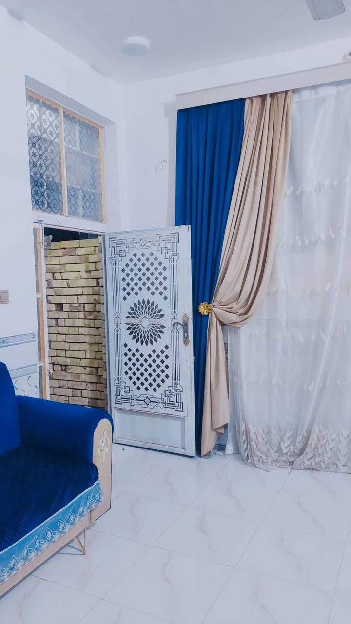 السلام عليكم
دار للبيع 100 متر مربع ركن حي الجامعه بيتين عن شارع 30 
متوفر كافه الخدمات رقم العقار 15889
للاستفسار اكثر ***********
