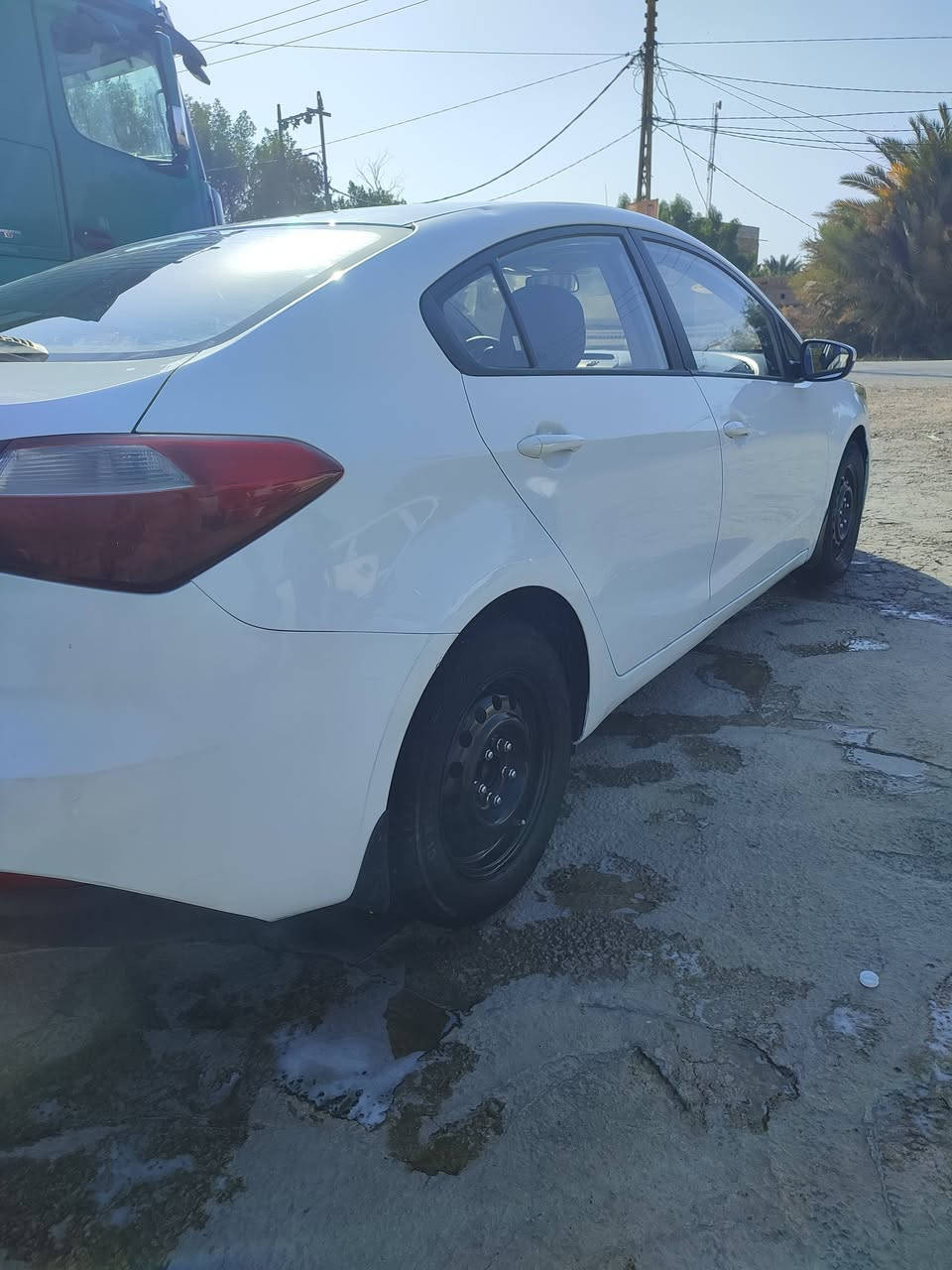 السلام عليكم
سيراتو 2014 خليجي 
محرك 1600 دوش 
تخم تاير جديد
تدفئه تبريد شغال 
حداديه 80 % 100
دوشمه جديده 
باتري جديد
مكان السيارة الديوانيه 
بيه رصعات حالوب سونرها مرفق
( بيع او مراوس ب تكسي )
السعر 100 وبيه مجال 
للاستفسار الاتصال ***********
