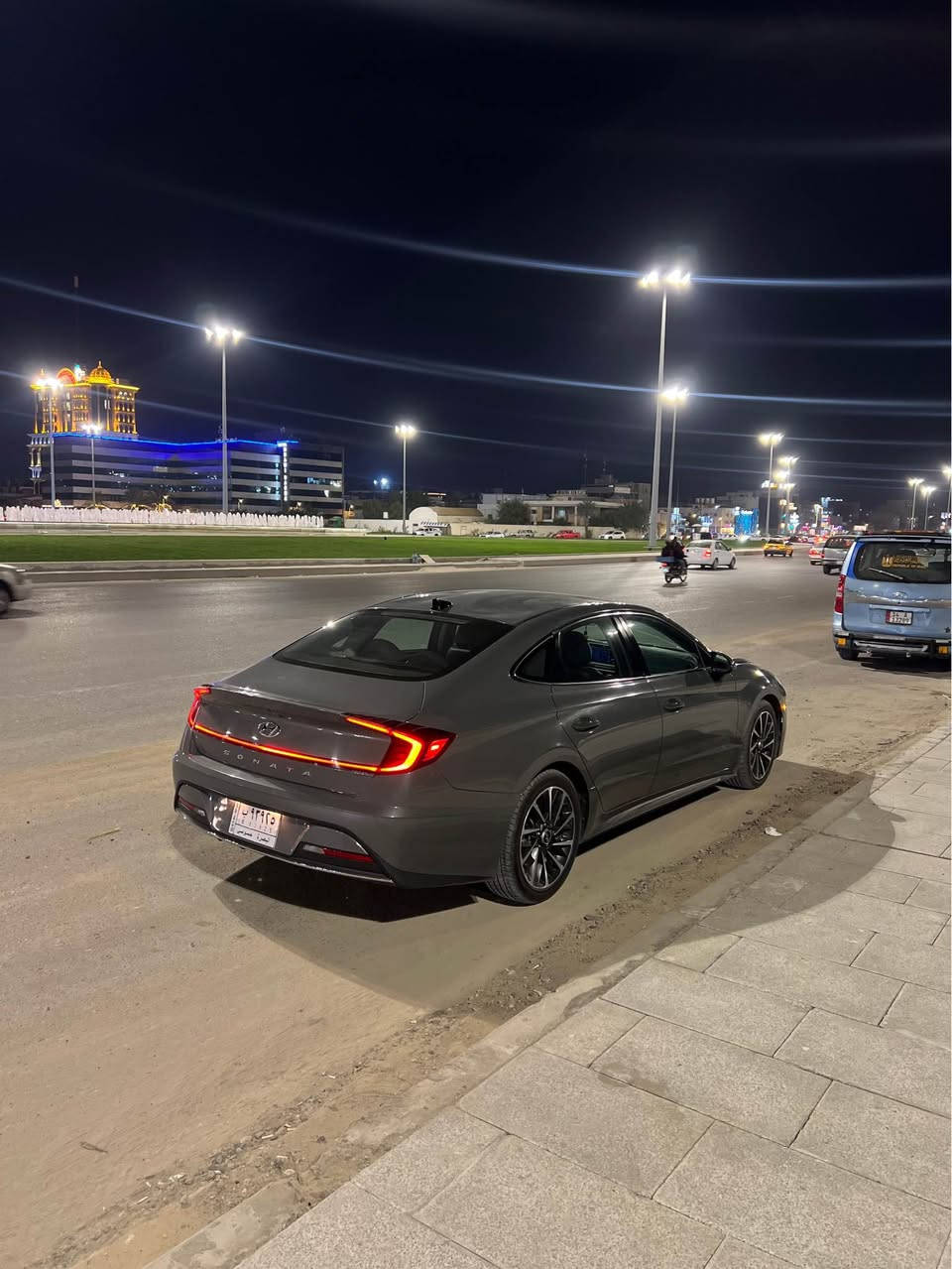 للبيع سوناتا 2023 • كفالة عامة • لون أسمنتي مميّز

سيارة نظيفة ومتعوب عليها، ما بيها ولا ضربة، فقط بيها تقرير غرق خفيف والباقي كله كفالة عامة من الدعامية للدعامية، يعني تمشي وتدعيلي.
السيارة ما تحتاج ولا دينار، ماشية 50 ألف فقط ومستخدمة استخدام راقي.

المواصفات:
 • مكينة 2500 GDI اقتصادية وقوية
 • ويل 170سبورت
 • نقطة عمياء
 • تحديد مسار
 • سايد بريك كهربائي
 • ستيرن كهربائي
 • مواصفات كاملة ما عدا الفتحة
 • رقم معوقين والمعوق موجود
 • وكالة كاملة موجودة
 • اللون أسمنتي مرغوب ومطلوب

السيارة كلش نظيفة ومحد راح يباوع عليها ويتركها، صراحة جاهزة للشراء بدون تفكير.

العنوان: البصرة – أبي الخصيب – حمدان – قرب جسر حمدان
للتواصل: *********** 
السعر 170 وبيها كلش قليل حك الجية ابو الخصيب, البصرة
