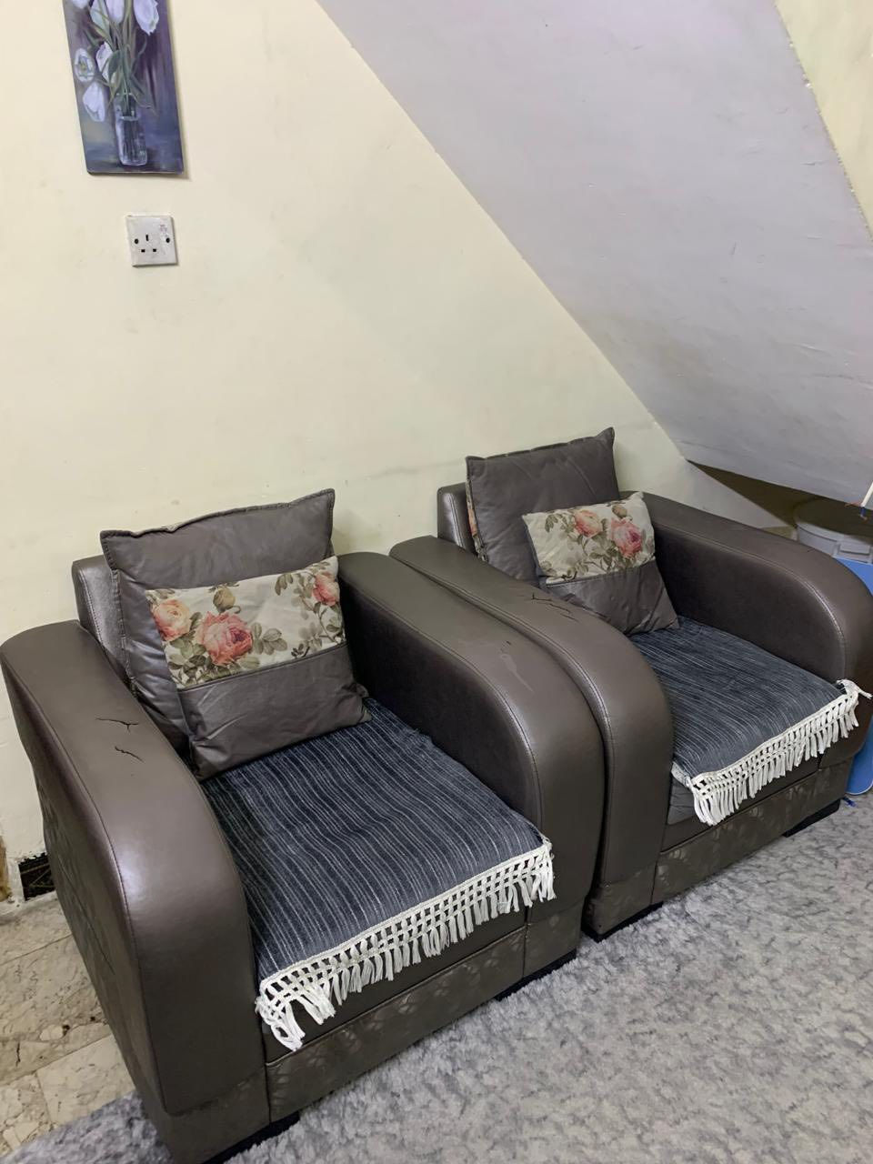 للبيع تخم مستعمل صنع في اربيل موديل تركي 10 مقاعد مكاني بغداد البنوك السعر 300 للاستفسار اتصل ***********
