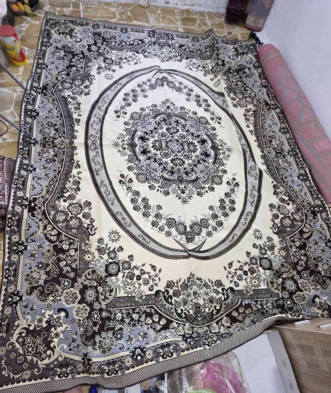 السلام عليكم ورحمة الله وبركاته...
مدة زولية جديدة غير مفروشة الطول ٣،٨٠ متر والعرض ٢،٨٠ متر مكاني الغزالية تواصل واتس اب ***********
