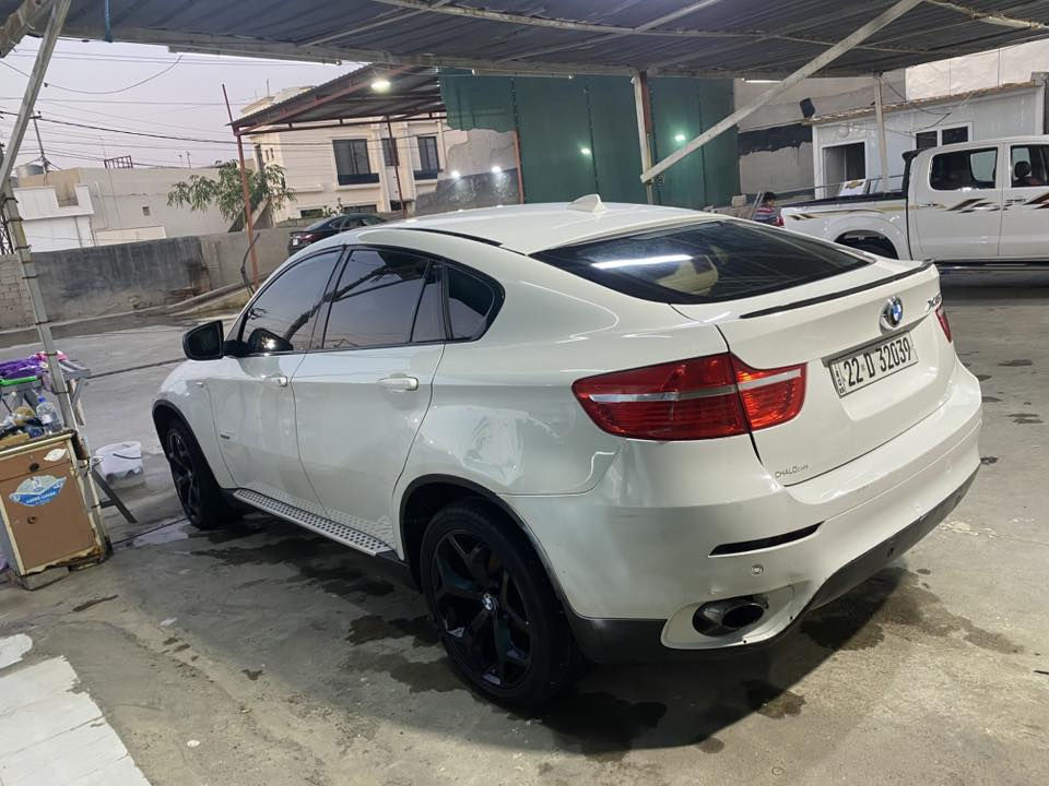 X6 
سلام عليكم 
محرك سته سلندر توين توربو 
رقم وسنويه جديد 🆕 
تايرات جديد 
ادامه للمحرك ومنضومة بنزين جديد 
بيها قطعه صبغ باب سايق فقط كلير بدون ضربه 
سياره فول موصفات 
بيع او مراوسه 
تفاصيل اكثر خابر رقم 
***********
