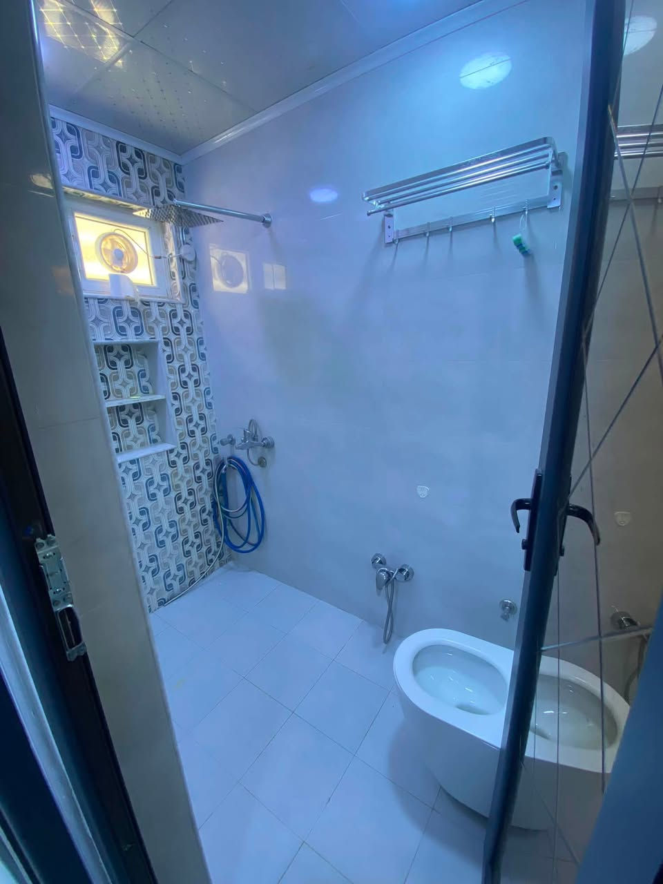 ✨ شقة مؤثثة للإيجار اليومي ✨
📍 بالقرب من مرقد الإمام الحسين
شارع حسن زيني

راحة، نظافة، وخصوصية تامة
🛏️ غرف نوم مريحة
❄️ تبريد ممتاز
🍽️ مطبخ متكامل
🚿 حمام نظيف وخدمة ممتازة

متوفرة للإيجار اليومي بأسعار مناسبة 💰

واكو ايجار لفتره صفر وليسه في اليوميه 

📞 للتواصل واتساب أو اتصال:
***********
