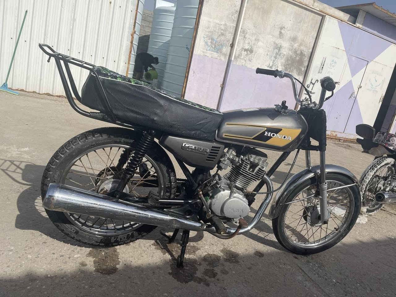 ‏سلام عليكم دراجة للبيع دراجة نظيفة سعر 300 مكان بصره5ميل ***********
