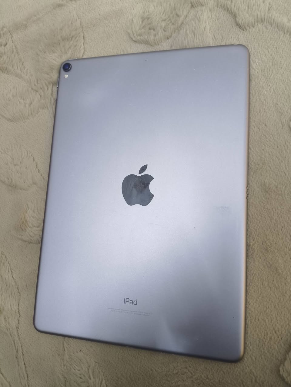 ايباد برو مكفول من الفتح 

ذاكرته ٦٤ 
 
بطاريه ٧٠ يحتاج تبديل بطاريه لان يصرف شحن 

مكاني بغداد البياع 

سعره ٢٥٠ وبي مجال 

للاستفسار الاتصال ***********
