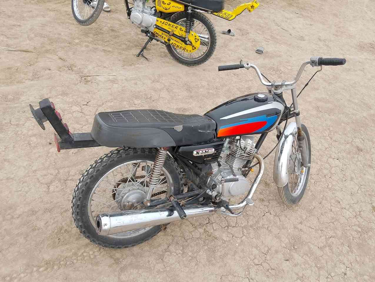 سلام عليكم دراجه موديل 23
مكينة شلامجه لادخن ولا تنقص مبدل بيها بس ولفات 

الدراجه شوفت عينك ماناقصه شي السعر 350 وبيها مجال قليل 
العنوان /الديوانيه قضاء الشاميه منطقه الحفار


**إذا كنت صاحب هذا الإعلان وتريد حذفه لأي سبب، رجاءا أرسل رسالة إلى الدعم الفني**