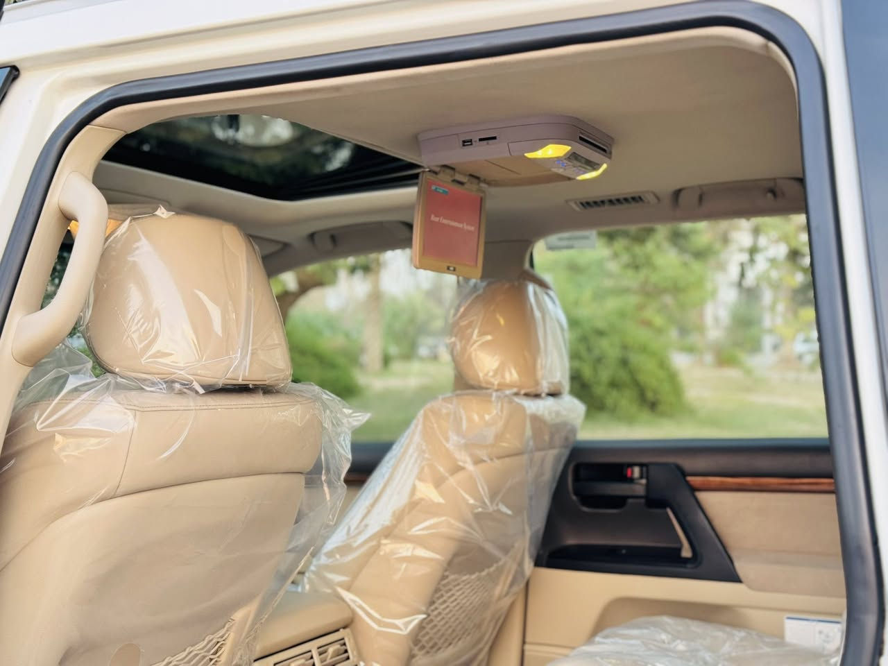 الـسـلام عـلـيـكـم
لانـدكـروز. :  2018  بـريـم أصـلـي
ماشيه 72 الف كيلو حقيقي بشرط
مـكفـولـه كـفـالـه عـامـه بـدون أي صـبـغ وبـارد وتـبـديـل وكــيـر والـمـكـينـه كلهن بشـرط جداً جديده

الــــــمــــواصــفـــات 1/1 بـريـمـي
.كشنات جلد وكهرباء 3 حركات
.شاشه سقف+ سلايت روف
.أشاير لكزز+ وكامره خلفيه
.حساسات امامي خلفي
.مراية كهرباء وقلابه عند الرجوع
.دبل ماوس + تشغيل عن بعد
. 8 أيـربـاگ + أضويه بـلـدوسـات
. عدسة لايت متحركه
.زراك لايت + شـاشـه 

ملاحظة….
السياره جداً نظيفه وجديده ومكفوله من كلشي وعدتها ولهوك وسماعات وبصمتين كلهن موجودات بلكارتون رقم بغداد الماني ومكان السياره بغداد اتصل وتدلل عيوني الك 

الـسـعـر (518) ورقه وبيهه مجال
مـوبـايـل (***********)
