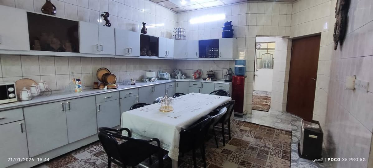 للبيع دار سكني طابقين الكفاءات الثانيه قرب شارع الطياره خلف البداله موقع مميز مساحه 300 متر واجه 12متر شارع عرض 10متر
الطابق الاول
3غرف نوم.. استقبال..غرفة طعام.. هول.. مطبخ حار وبارد... صحيات
الطابق الثاني
2غرفة نوم مع سويتات.. هول ..مخزن..صحيات
للاستفسار الاتصال خاص او الارقام التالية
***********
***********
