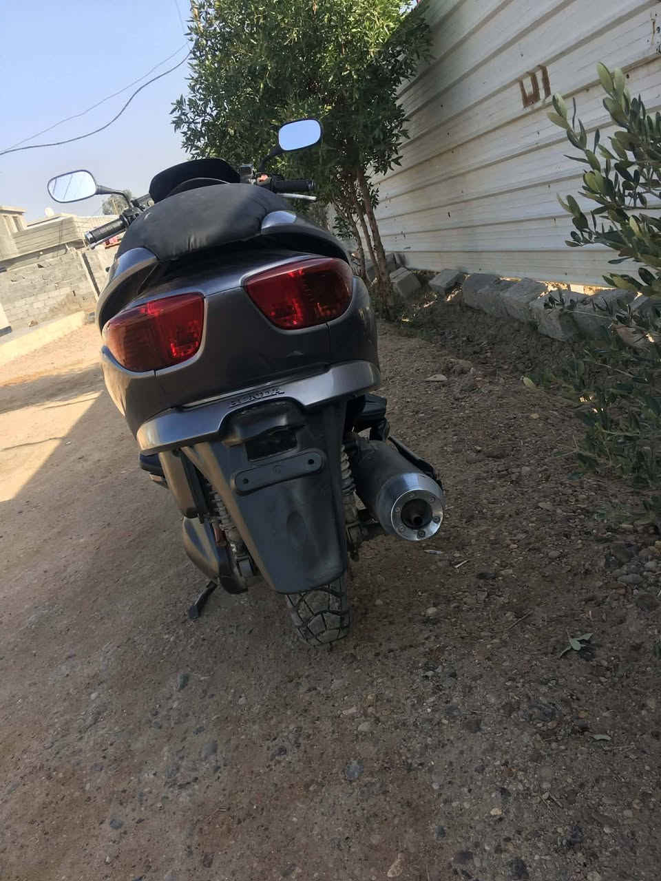 السلام عليكم دراجه فورزه 0.8 عميه بدون كير الدراجه خير من الله لا تبخير ولا تنقيص اوراقها كامله كمركها مدفوع المكان المحموديه حي بدر رقم الهاتف *********** السعر ع الخاص
