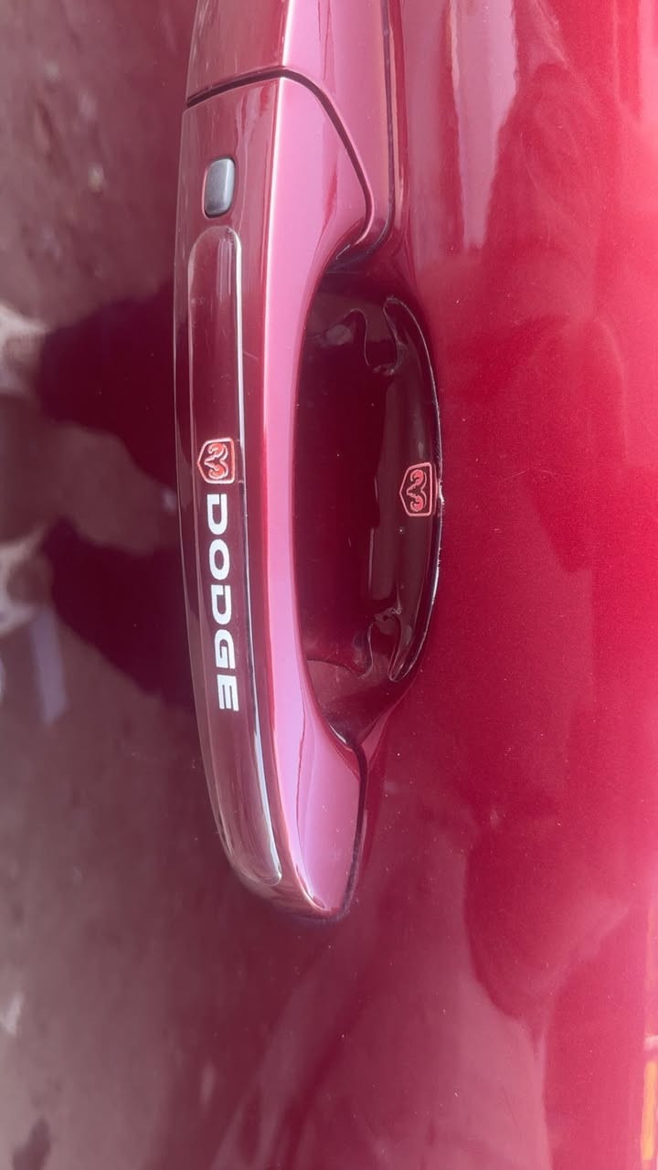 جلاتين حماية خلف يدة الابواب 
وفوق اليدات 
للمحافظة عليها من الخدوش
***********
