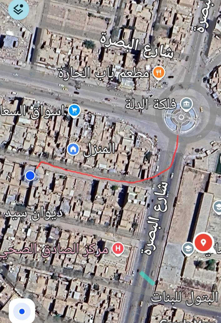 السلام عليكم..
دار للبيع طابو صرف ..
العنوان.. الفرع خلف شارع السعادة مباشرة. 
فرع شيخ عبدالله..
المساحة ٢٠٠ متر مربع..
بناء حديث..
الطابق الأرضي 
إستقبال
صاله
مطبخ مع مخزن 
غرفتين 
مناور عدد ٢ 
صحيات داخليه وخارجيه..
الطابق الثاني..
غرفتين ومخزن وصاله وصحيات 
للإستفسار  الإتصال على الرقم *********** 
صاحب الدار 
حيدر الراضي..
