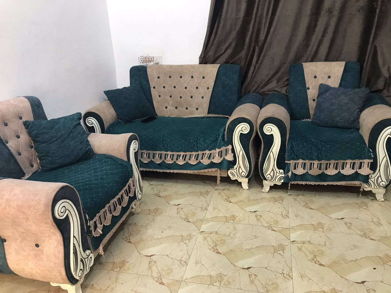 تخم للبيع سعره 75 وبيه مجال متكون من كراسي اثنين و قنفتين و ستوتة للتواصل خاص


**إذا كنت صاحب هذا الإعلان وتريد حذفه لأي سبب، رجاءا أرسل رسالة إلى الدعم الفني**