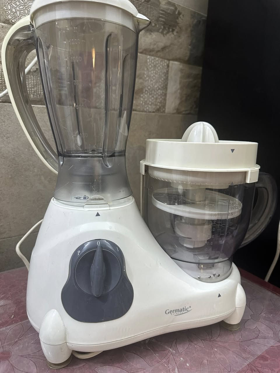 ست البيت صناعة المانية عبارة عن خلاط ومحضرة طعام وطاحونة جديدة غير مستعمل بالباكيت وشغال للبيع بسعر ٤٠ الف


**إذا كنت صاحب هذا الإعلان وتريد حذفه لأي سبب، رجاءا أرسل رسالة إلى الدعم الفني**