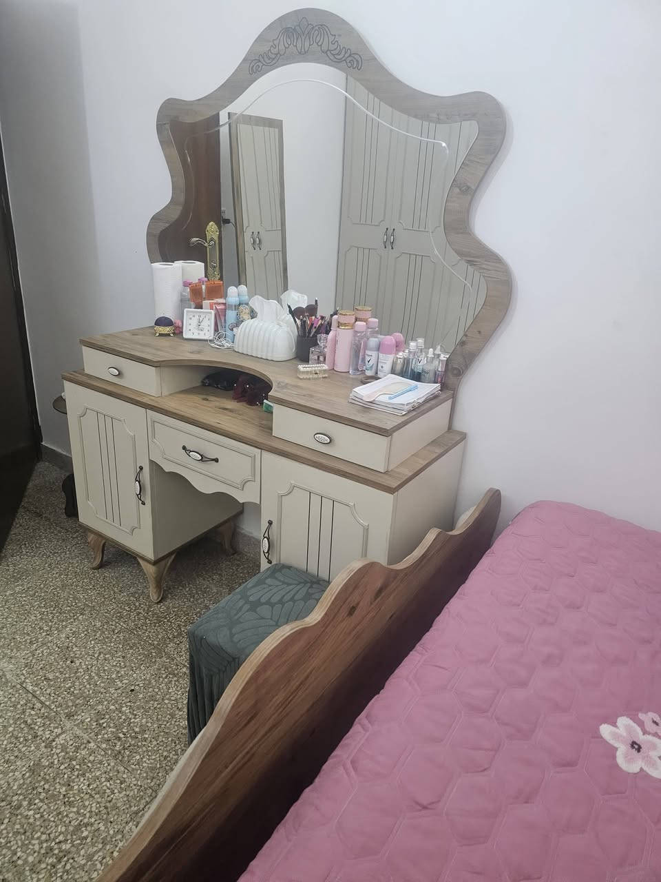 السلام عليكم..للبيع استعمال شهر لضيق المساحه .. المكان حله اشتريناهه ب٢ مليون و٤٠٠ قيم واخذ ملحقاته كنتور ٦باب..زاويه ٢ باب يعني العدد ٨ باب تركي درجه اولى ..جربايه مخزن..درور اربع مجرات..كوميدي عدد ٢..مرايه طويله..ميزتواليت..


**إذا كنت صاحب هذا الإعلان وتريد حذفه لأي سبب، رجاءا أرسل رسالة إلى الدعم الفني**