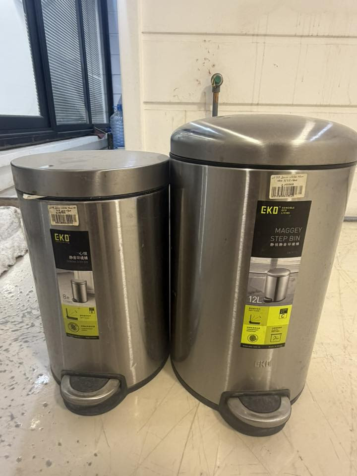 ساعات عدد 3 الحجم كبير
سعر الوحده 15 الف
سله مهملات ستيل
الكبير 10 
الصغير 5
سله مهملات عاديه لون اسود سعر 3 الوحده
كونسول عدد 1 سعر 100 الف
***********
