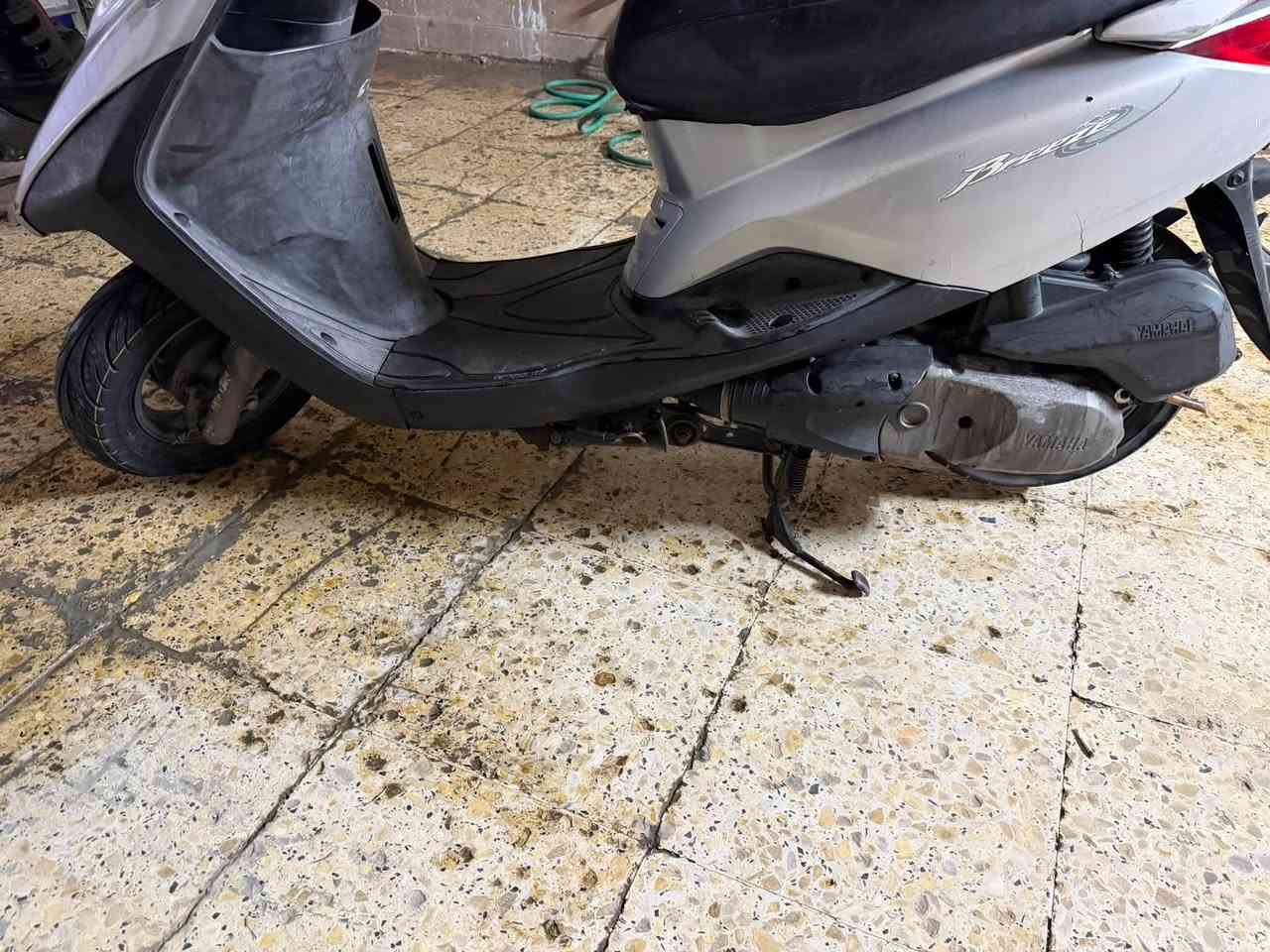 سلام عليكم دراجه بريز نوزل
دراجه جديده لك مابيها نقص 
دراجه ستخدام شخصي اورقها موجوده 
اخت الرنبه ماكلك رنبه لن الرنبه من المعرظ هاي الدراجه اخت الرنبه ملحه نشرلك الختومات مالتها 
تيرتها جدد لك بلاديت 
سويج يقفل ستيرن بلاد 
دراجه الله وكيلك صار شهر ماطالع بيها 
ماكن الدراجه بغداد الكرخ 
اي ستفسار *********** 
سعر 800
