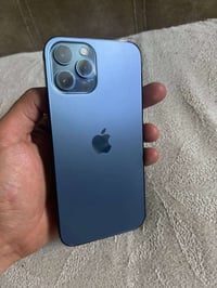 12 برو ماكس   ذاكرة 256   بطارية 76 مبدل شاشه اصليه  نضافه 100‎%‎  عرب...