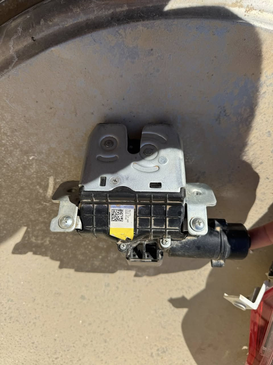 السلام عليكم 
البيع قفل جنطه
وشاره جهة  اليسره 
توسان تفصيخ
***********
