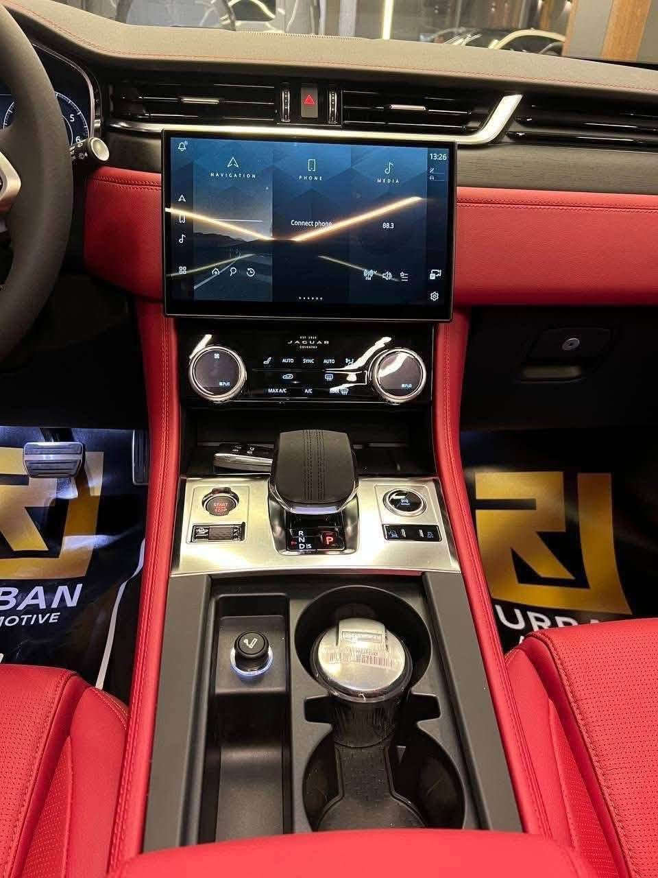تم تنزيل السعر 

للبيع: Jaguar F-Pace R-Dynamic موديل 2024 

✨ المواصفات:
- الموديل: 2024 
- المحرك: 2000cc تيربو
- اللون الخارجي: ابيض
- الفرش الداخلي: أحمر
- الوكيل الرسمي: وكالة سردار ضمان 5 سنوات صيانة مع تغيير الزيت مجاناً 
- ماشية 42 الف كيلو متر
- ⁠مغلفة PPF سيارة 
- ⁠كفالة عامة من كلشي
- ⁠ رقم بصرة باسمي
- ⁠رقم صاحب السيارة ***********
السعر 36,000$
