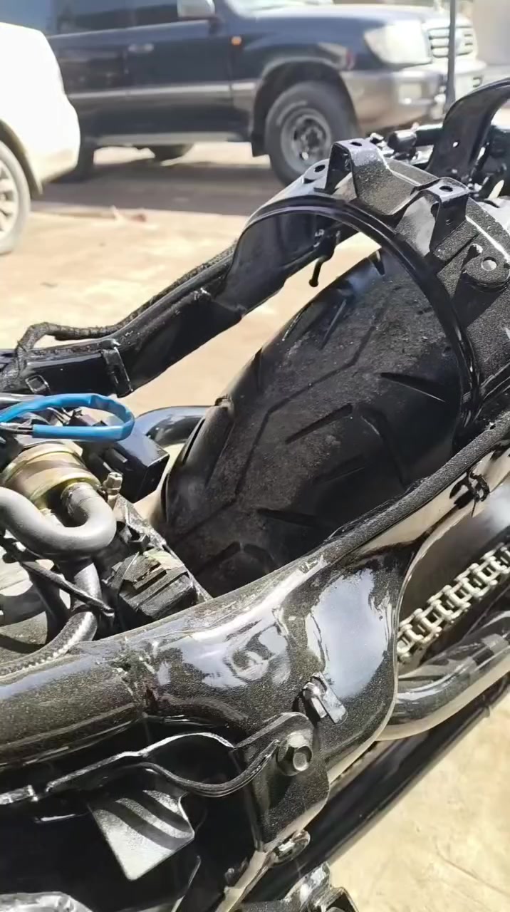 سلام عليكم شباب
جزاء بسيط من شغل ورشة 
وشرح داخل فديو لسبب لي مايخليني انشر بعض دراجات 

متوفر صيانه وتعمير وصبغ وتلميع نيكلات وبولش وتعديل دراجات الكلاسيك ومواد الاحتياطية داخل الورشة ونشرف بيكم اخوتي والعمل مالتنه كل ضمن ضمان 

علي المشهداني ***********....*********** واتساب 
سيف ابو نمر ‏‪+964 772 489 4940‬‏
