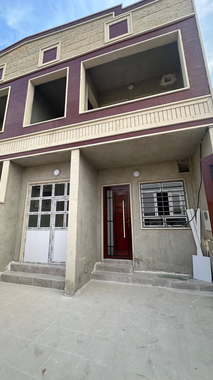 🔴بيوت تؤم للبيع بسعر مناسب جداً  90 مليون وبي مجال 
دار بموقع مميز بجمعية غرفة تجارة
المساحة :- 120متر 
الواجهة :- 6متر 
خدمات كاملة { ماء /كهرباء }
طابقين يحتوي على 5 غرف نوم
اكثر تفاصيل اتصل على الرقم أو التواصل عبر الخاص
***********
***********
#مكتب_شيال_العلم
🔔✨ تابعونا على الصفحة واضغطوا متابعة + علّقوا بكلمة (تم) ✅ حتى توصلكم كل منشوراتنا أول بأول 🏡📢
