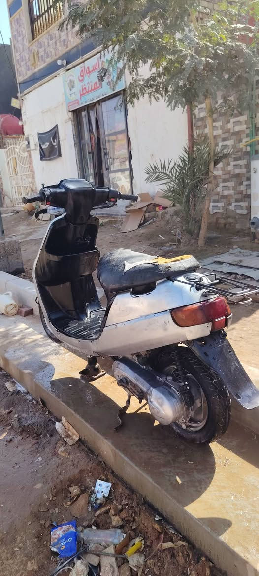 سلام عليكم دراجه زعره 60 خطين مكينه مجفته مره وحدا تجي شغل هندر واحد كرهبيات مو شغاله مكان الديوانيه حي العسكري السعر 120 وبيه مجال الاستفسار.. ***********
