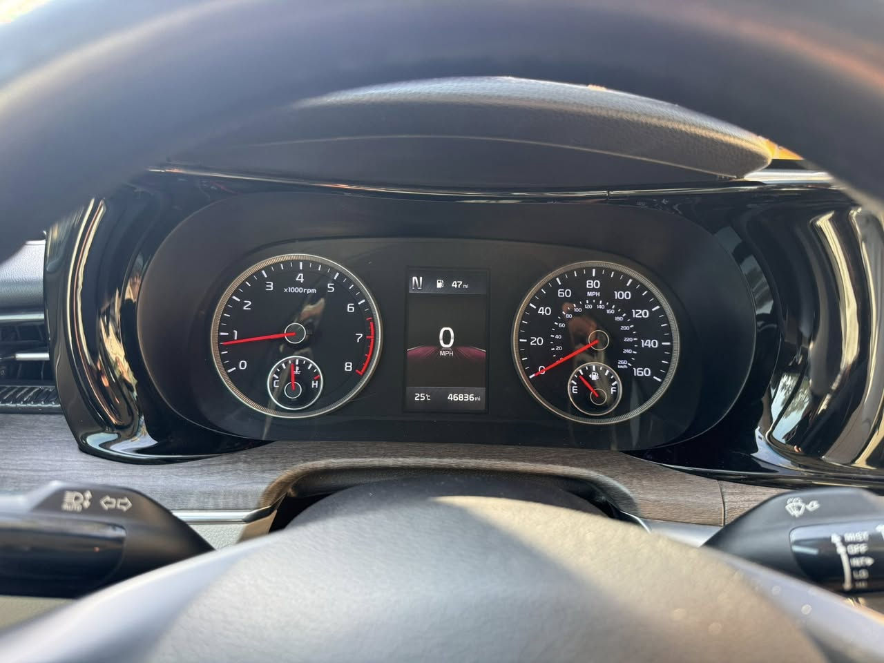 كي فايف 2021 EX فول الفول ميحتاج اذكر المواصفات حادثهة الباب مال السايق وشوية من الوراهة وباردين بيهة سيارة جديدة ماشية 47mi  سنوية بسمي هزة جدية سيارة كلش حلوة اي تفاصيل اتصال *********** السعر 165 وبيهة مجال بسيط
