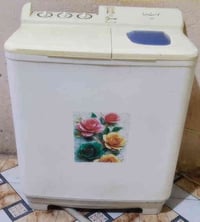 غساله للبيع نوعيه توشيبا نضيفه كلش حجم وسط السعر ب 65 وبيه مجال لشراي ...